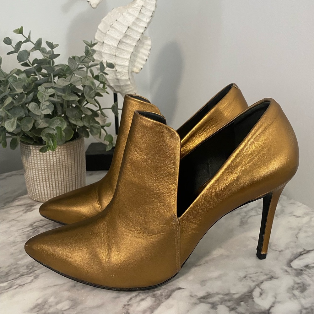 SCHUTZ